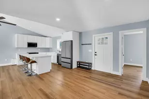 313 E Overton St, Tuscola, IL 61953 - Photo 6