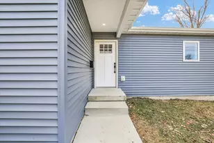 313 E Overton St, Tuscola, IL 61953 - Photo 4