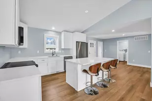 313 E Overton St, Tuscola, IL 61953 - Photo 8