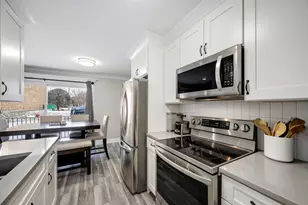 4125 W 97th Pl, Oak Lawn, IL 60453 - Photo 2