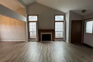 429 Prairieview Dr, Oswego, IL 60543 - Photo 2