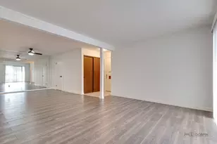 800 Brook Dr, Streamwood, IL 60107 - Photo 16