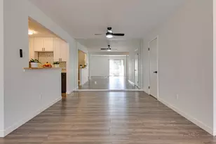 800 Brook Dr, Streamwood, IL 60107 - Photo 10