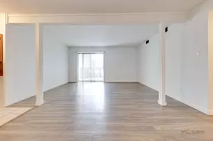 800 Brook Dr, Streamwood, IL 60107 - Photo 12