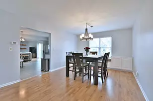 284 Bingham Cir, Mundelein, IL 60060 - Photo 10