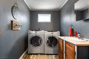 733 N 13th St, Dekalb, IL 60115 - Photo 20