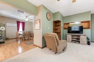 733 N 13th St, Dekalb, IL 60115 - Photo 4