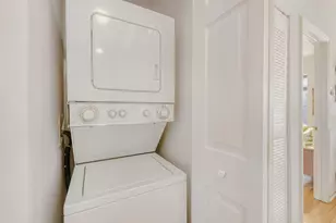 3108 W Belle Plaine Ave, Chicago, IL 60618 - Photo 16