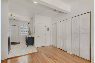 3108 W Belle Plaine Avenue #3, Chicago, IL 60618 - Photo 8