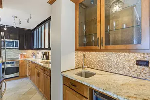 4250 N Marine Dr, Chicago, IL 60613 - Photo 4