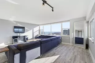 4250 N Marine Dr, Chicago, IL 60613 - Photo 10