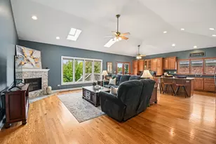 4N466 Mark Twain St, Saint Charles, IL 60175 - Photo 6