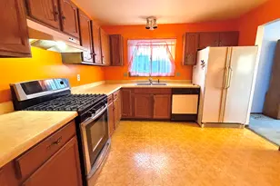 5216 Abbey Dr, McHenry, IL 60050 - Photo 4