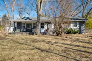 332 Evergreen Dr, Batavia, IL 60510 - Photo 2