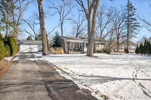 332 Evergreen Dr, Batavia, IL 60510 - Photo 2