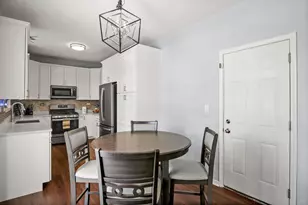 218 Middleton Ct, Elgin, IL 60124 - Photo 8