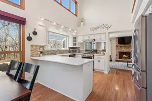 0N655 Courtney Ln, Winfield, IL 60190 - Photo 8