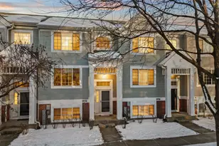 974 Mayfair Ct, Elk Grove Village, IL 60007 - Photo 2