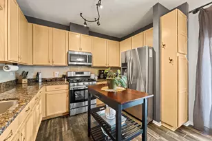 974 Mayfair Ct, Elk Grove Village, IL 60007 - Photo 4