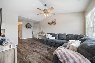 1281 N Red Oak Cir, Round Lake Beach, IL 60073 - Photo 2