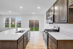 638 Cassia Ct, Crystal Lake, IL 60012 - Photo 4