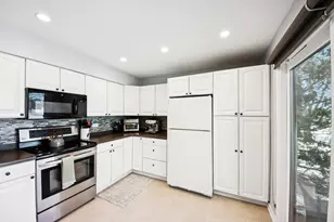 758 Chandler Rd, Gurnee, IL 60031 - Photo 8