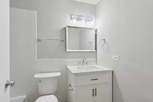 6185 Pinewood Ct, Willowbrook, IL 60527 - Photo 8