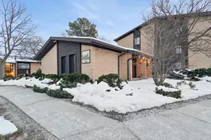 6185 Pinewood Ct, Willowbrook, IL 60527 - Photo 20