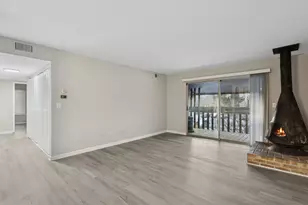 6185 Pinewood Ct, Willowbrook, IL 60527 - Photo 4