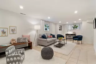 3805 W Roscoe St, Chicago, IL 60618 - Photo 14