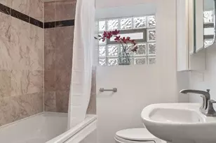 3805 W Roscoe St, Chicago, IL 60618 - Photo 18