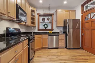 3805 W Roscoe St, Chicago, IL 60618 - Photo 8