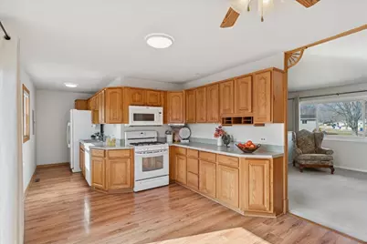 36615 N Streamwood Drive, Gurnee, IL 60031 - Photo 2