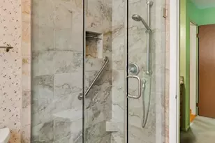 2011 E Robinhood Ln, Arlington Heights, IL 60004 - Photo 22