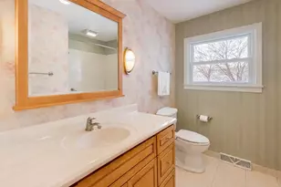 2011 E Robinhood Ln, Arlington Heights, IL 60004 - Photo 26