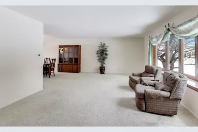 2011 E Robinhood Lane, Arlington Heights, IL 60004 - Photo 4