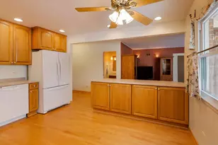 2011 E Robinhood Ln, Arlington Heights, IL 60004 - Photo 14