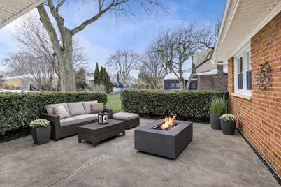 2011 E Robinhood Lane, Arlington Heights, IL 60004 - Photo 32