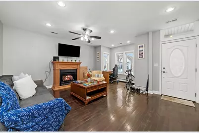 1731 N Central Park Avenue, Chicago, IL 60647 - Photo 4