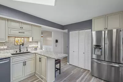 1323 S Roselle Road, Schaumburg, IL 60193 - Photo 14