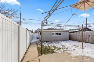 7205 S Hamlin Ave, Chicago, IL 60629 - Photo 22