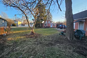 1124 Jackson Ct, Waukegan, IL 60085 - Photo 2