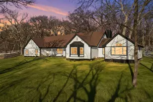 40W412 Winchester Way, Saint Charles, IL 60175 - Photo 1