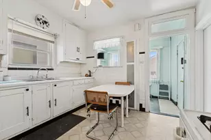 5207 N Ludlam Ave, Chicago, IL 60630 - Photo 8