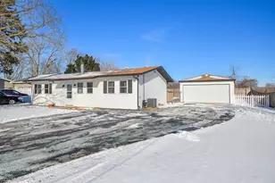 34W928 N James Dr, Saint Charles, IL 60174 - Photo 2