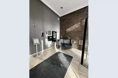 88 W Schiller Street #1105L, Chicago, IL 60610 - Photo 2