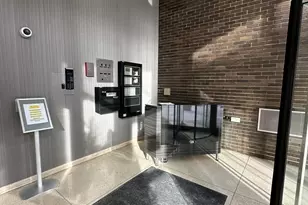 88 W Schiller St, Chicago, IL 60610 - Photo 2