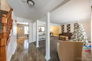 533 N Beck Rd, Lindenhurst, IL 60046 - Photo 4