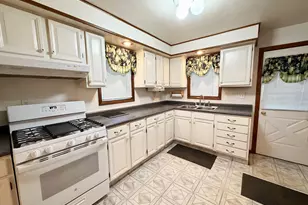 1445 Pickwick St, Ottawa, IL 61350 - Photo 4