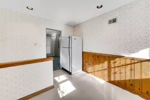 7050 N Keating Ave, Lincolnwood, IL 60712 - Photo 8